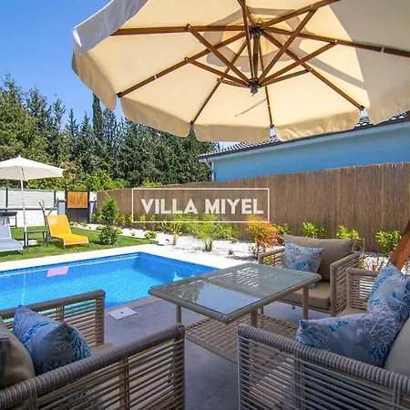 别墅 Miyel Villas